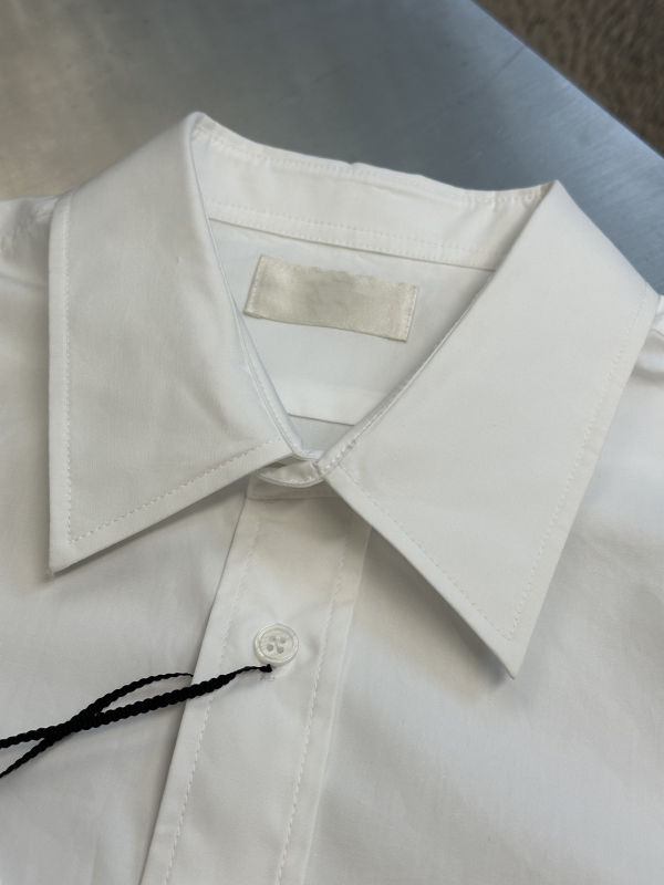Muška slim-fit košulja s izvezenim detaljem, poliester, dugi rukavi
