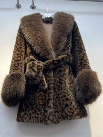 Norkino krzno s leopard uzorkom, ovratnik, dugi rukavi, elegantan stil
