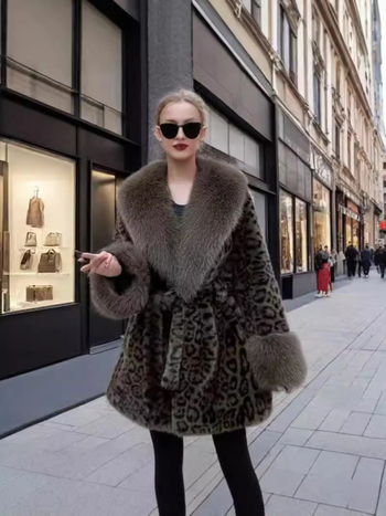 Norkino krzno s leopard uzorkom, ovratnik, dugi rukavi, elegantan stil