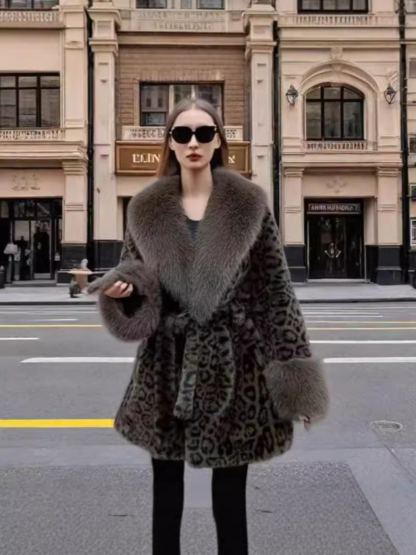 Norkino krzno s leopard uzorkom, ovratnik, dugi rukavi, elegantan stil