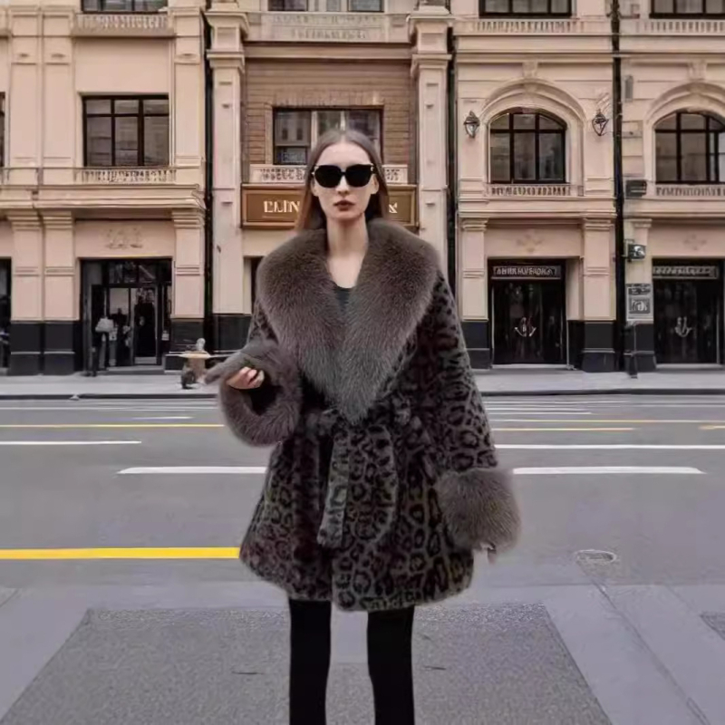 Norkino krzno s leopard uzorkom, ovratnik, dugi rukavi, elegantan stil