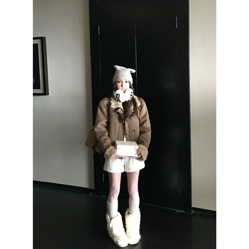 Ženska velur jakna s integriranom ekološkom krznom, Vintage London Girl stil; oblik A, debeli materijal, obična duljina, zatvarač, stil kraljice sestre