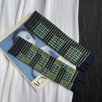 Two-Toe Mid-Calf Socks with AB Geometric Houndstooth Vintage Design, Combed Cotton, 50-70% Cotton Content, Sweat-Absorbent, 200N Knit