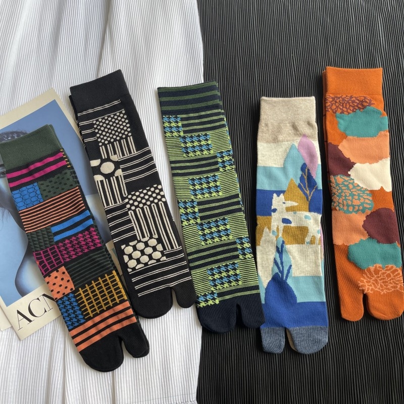 Two-Toe Mid-Calf Socks with AB Geometric Houndstooth Vintage Design, Combed Cotton, 50-70% Cotton Content, Sweat-Absorbent, 200N Knit