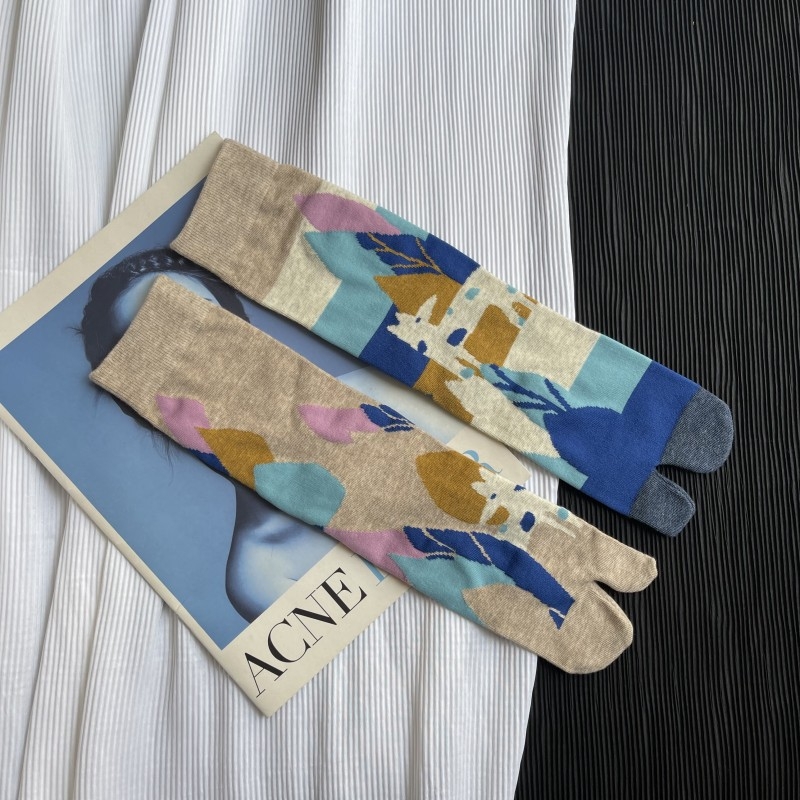 Two-Toe Mid-Calf Socks with AB Geometric Houndstooth Vintage Design, Combed Cotton, 50-70% Cotton Content, Sweat-Absorbent, 200N Knit