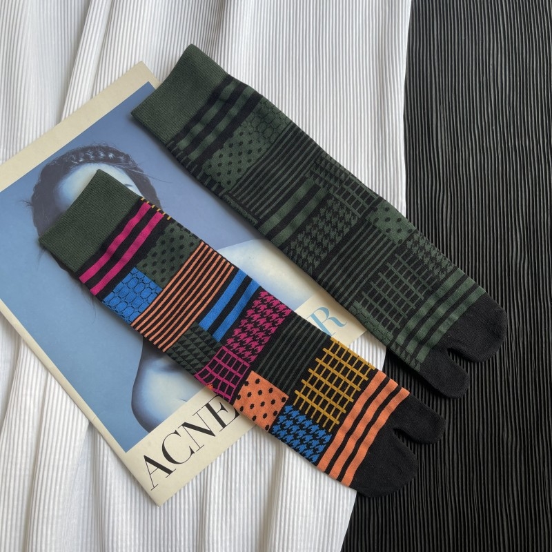 Two-Toe Mid-Calf Socks with AB Geometric Houndstooth Vintage Design, Combed Cotton, 50-70% Cotton Content, Sweat-Absorbent, 200N Knit
