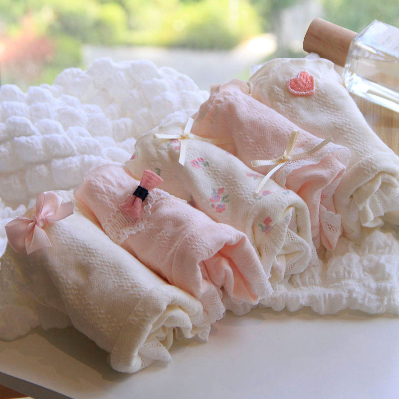 Дамски памучни бикини с удължен чатал, антибактериален памук, дишащ жакардов плат, средна талия, флорални мотиви