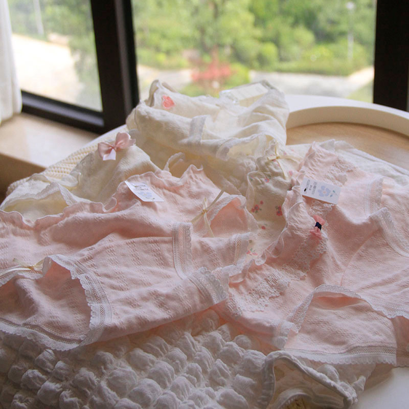 Дамски памучни бикини с удължен чатал, антибактериален памук, дишащ жакардов плат, средна талия, флорални мотиви