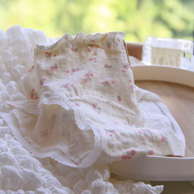 Дамски памучни бикини с удължен чатал, антибактериален памук, дишащ жакардов плат, средна талия, флорални мотиви