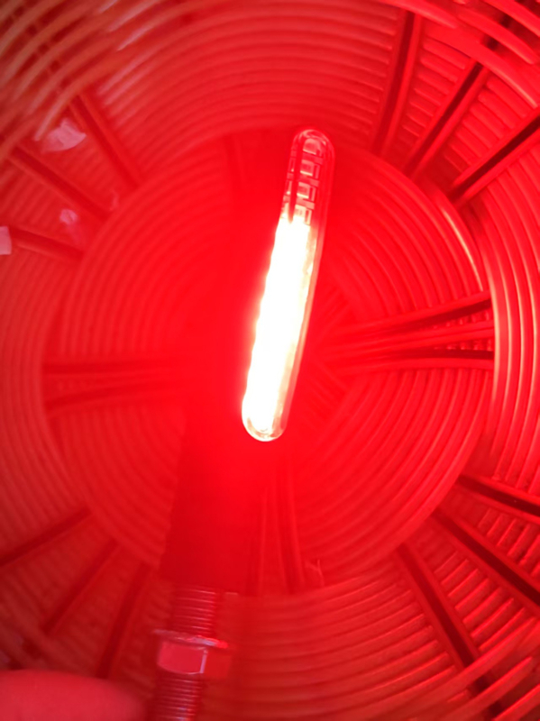 Motocyklové LED smerové svetlá s jednou líniou a efektom prúdu vody, 12-24V, DAS-023, kovové puzdro, životnosť 50 000 h