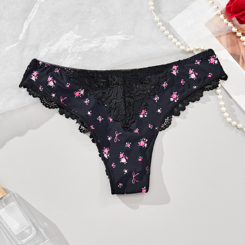 Дантелени дамски бикини с леопардово флорално оформление, дишащи и с висока еластичност; основна материя: нейлон; подплата: памук; кройка: средно висока талия