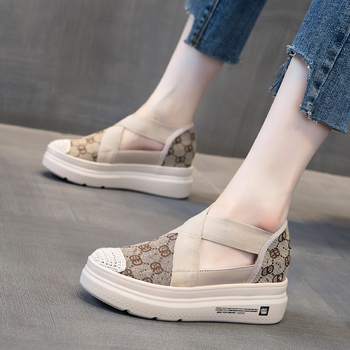 Сандали с дупчести детайли | Горна част: лен; Нос: кръгъл; Подметка: полиуретан; Вътрешност: мрежеста