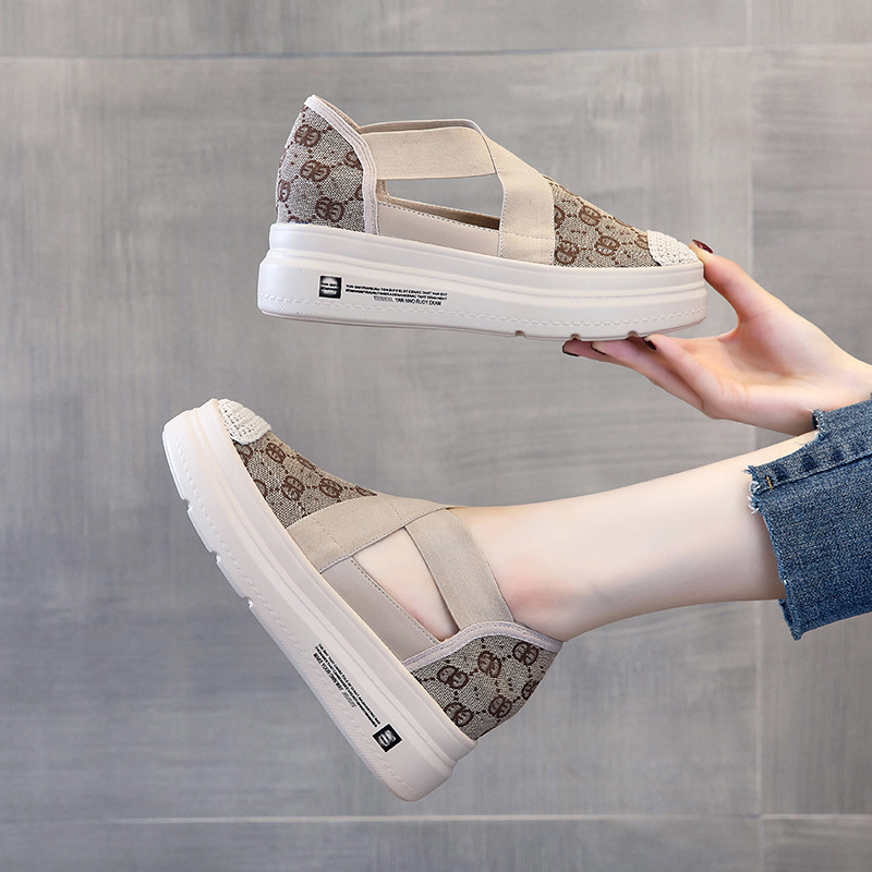 Сандали с дупчести детайли | Горна част: лен; Нос: кръгъл; Подметка: полиуретан; Вътрешност: мрежеста