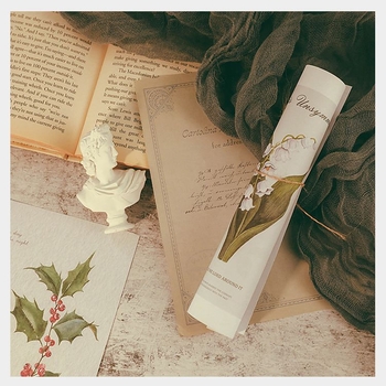 Pozadina za fotografiranje s vintage rekvizitima, starinskim engleskim papirom i notnim papirjem