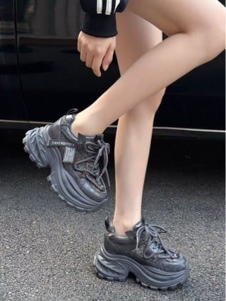 Ženske dad shoes od split kože, s debelom potplatom, fleece podstava, prednje vezanje, 6–8 cm visina pete