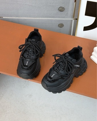 Ženske dad shoes od split kože, s debelom potplatom, fleece podstava, prednje vezanje, 6–8 cm visina pete