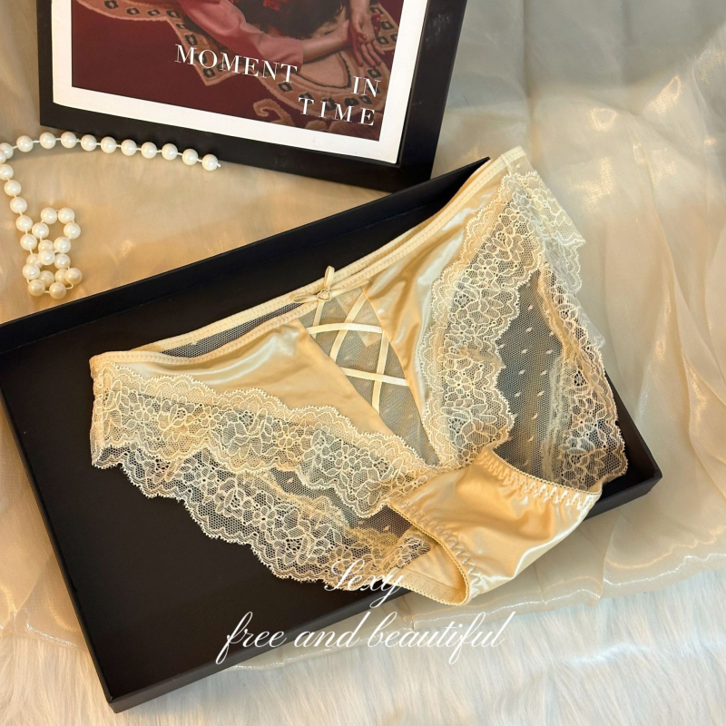 A1-2434 Дантелени дамски бикини с мрежест дизайн и сърцевидна панделка | Основна материя: нейлон 80–90%, памучна подплата, жакардова тъкан