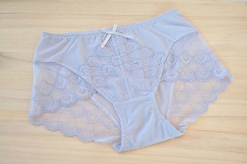 Дамски дантелени бикини с мрежеста текстура, мека еластична лента, дишащи, без видими линии, флорална шарка