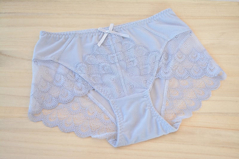 Дамски дантелени бикини с мрежеста текстура, мека еластична лента, дишащи, без видими линии, флорална шарка