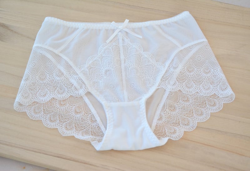 Дамски дантелени бикини с мрежеста текстура, мека еластична лента, дишащи, без видими линии, флорална шарка