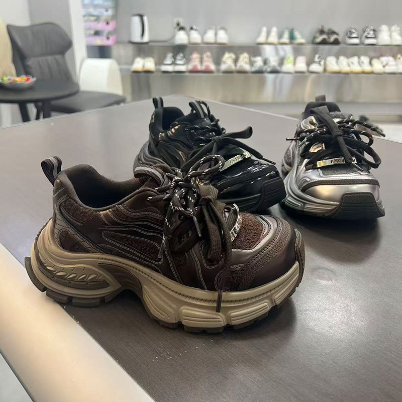 Ženske tenisice s debelim potplatom u stilu dad shoes, prozračni mrežasti gornji dio, vezanje na vezice, potplat od gumenih pjena, visoki kroj s visinom potplata 3-5 cm