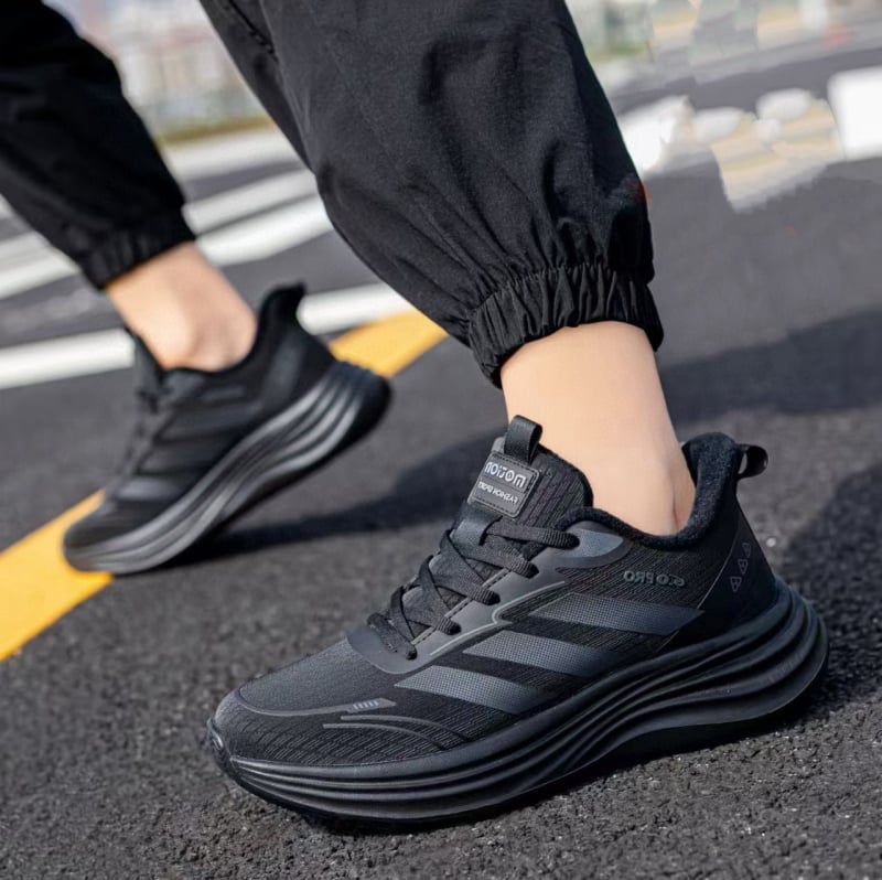 Unisex tenisice za trčanje s mrežastim gornjim dijelom, podstavljena umjetnim plišem, gumeni potplat, debeli petni dio 3–5 cm, otvor 7–11 cm, jesensko izdanje 2025
