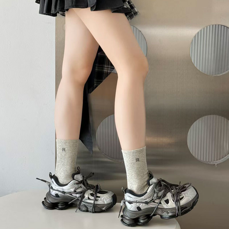 Ženske tenisice s debelim potplatom, stil Dad Shoes, za četiri sezone — okrugli vrh, srednje visina pete 3–5 cm, visoko čelo 3–7 cm, gornji dio od teleće kože + tkanina, uložak EVA