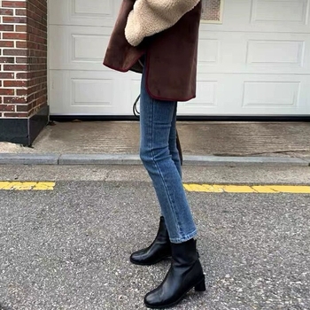 Дънки с висока талия, прав силует, дължина 9/10, деним от памук.