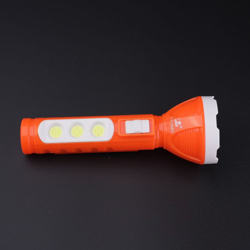 Φακός χειρός με υψηλό φωτισμό, τροφοδοσία 5V, 100 lm, εμβέλεια 60 m, γωνία δέσμης 180°, βάρος 100 g