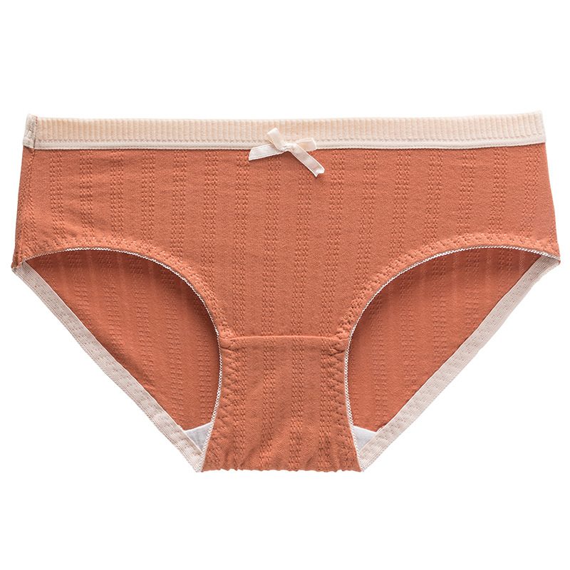 Női pamut alsónemű középmagas derekú, antibakteriális és lélegző jacquard anyagú, crotch belső rész 100% pamut, külső anyag 90–95% pamut