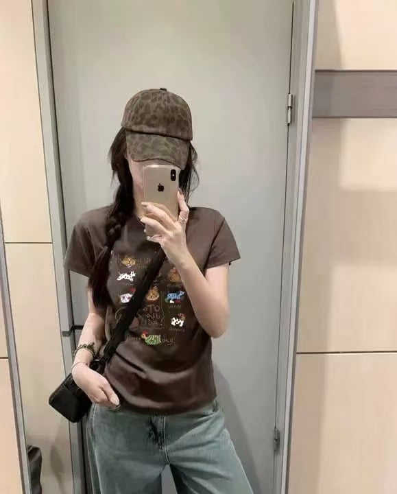 Памучна тениска с къси ръкави, кръгло деколте, принт с аниме карикатура, слим фит