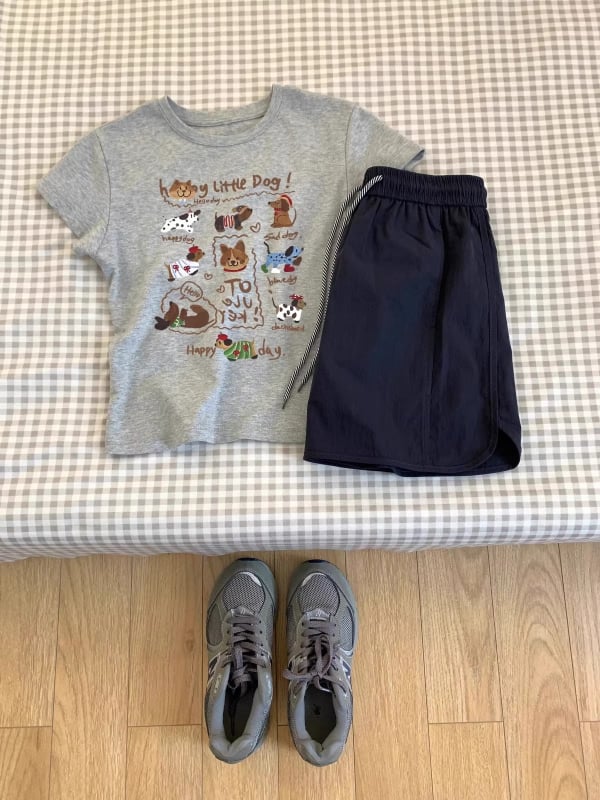 Памучна тениска с къси ръкави, кръгло деколте, принт с аниме карикатура, слим фит