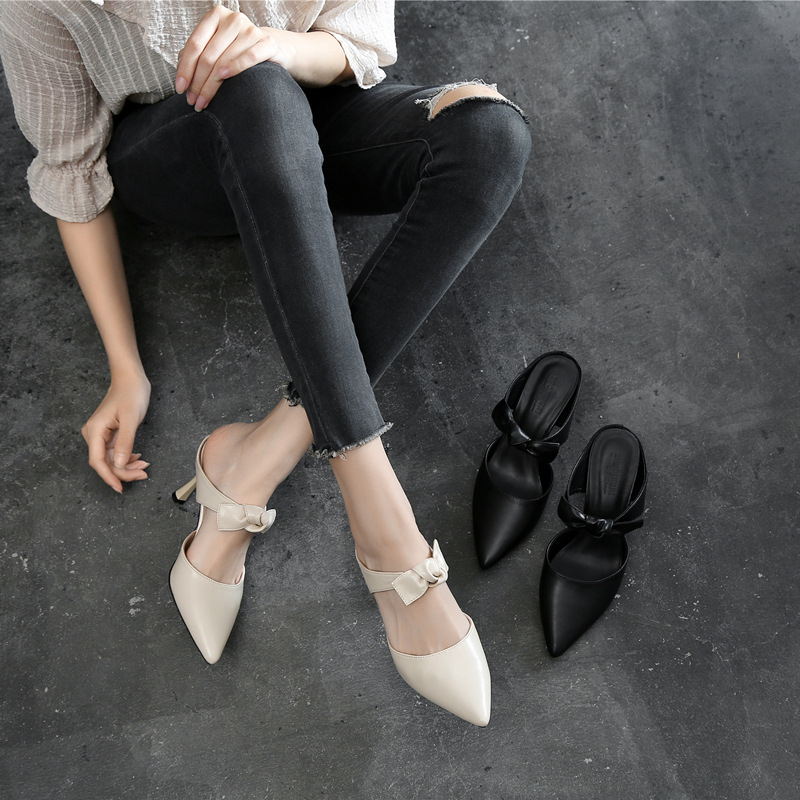 Zodini utcai stílusú szandál PU felsőrésszel, hegyes orral és gumitalppal