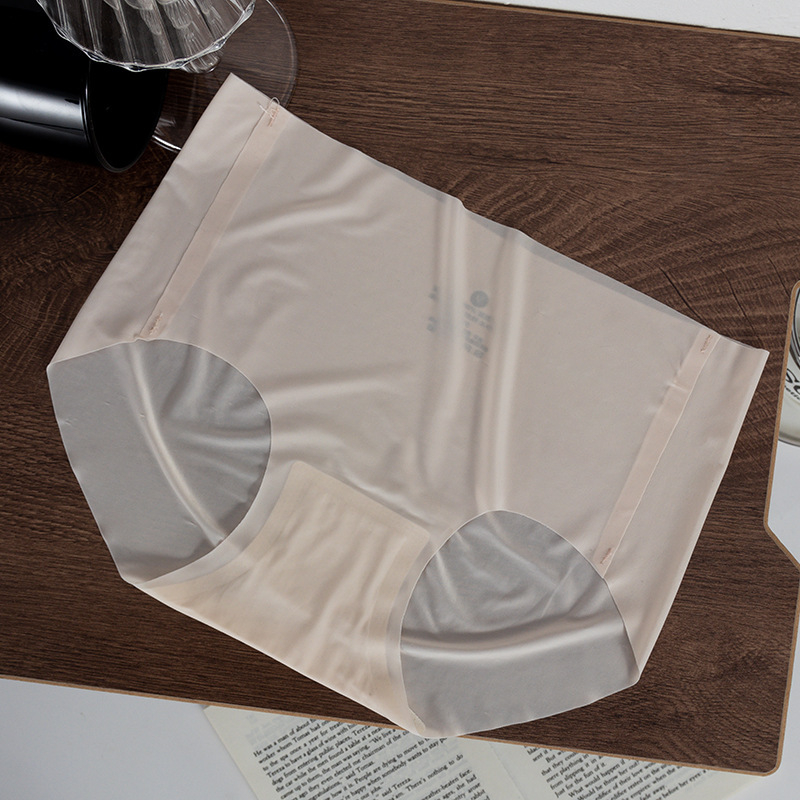 Nylon női alsónemű, középmagas derekú, lélegző, pamut bélés a szeméremsrésznél, csípőemelő hatással