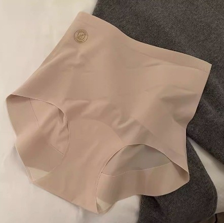 Varrat nélküli női bugyi magas derekú — Ice Silk anyag, Nylon 70–80%, pamut bélés