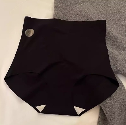 Varrat nélküli női bugyi magas derekú — Ice Silk anyag, Nylon 70–80%, pamut bélés