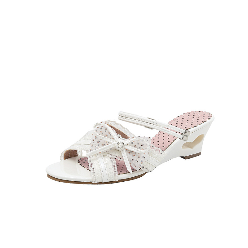 Egypántos szandál, nyitott orrú, 3–6 cm-es középtokkal, műbőr felsőrész, gumi talp