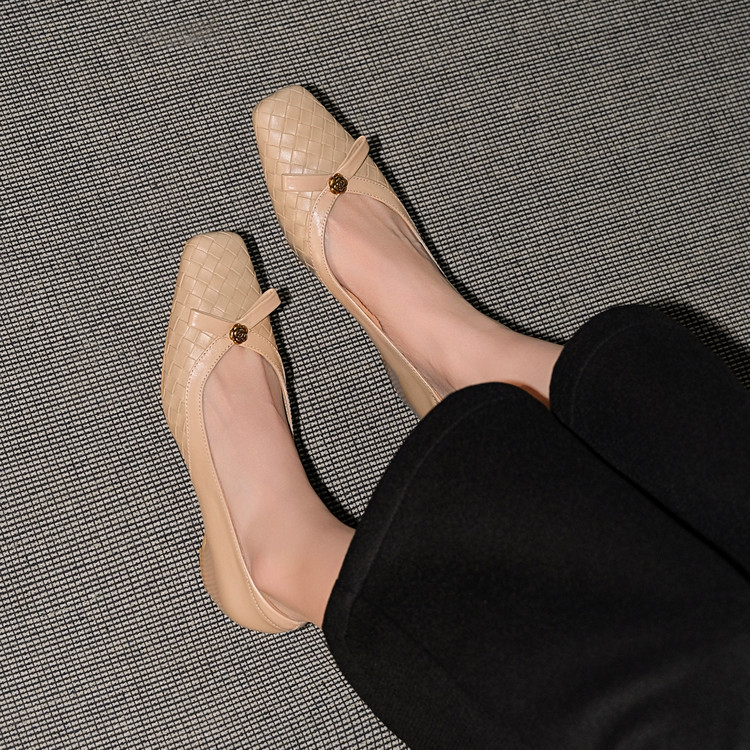 Női Mary Jane bőrcipő arany retro felülettel, négyszögletes orr, közepes sarok, egyetlen csattal ellátott pánt, felsőrész bőr és szövött bőrpanelek