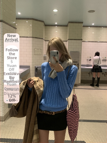 Chenille pulover s polo ovratnikom, dugi rukavi, jednobojni uzorak, uski kroj