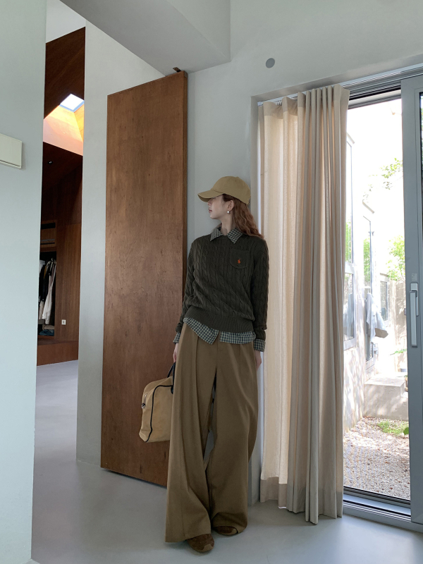 Свитер с качулка, Chenille плат, V-образно деколте, дълги ръкави, бродерия, средна дебелина