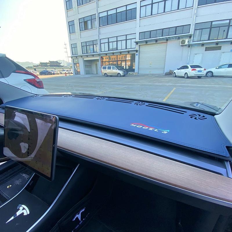 Kožna podložnica za ploču s anti-odsjajem za Tesla Model 3/Y, otisak loga marke, ovlaštena privatna marka