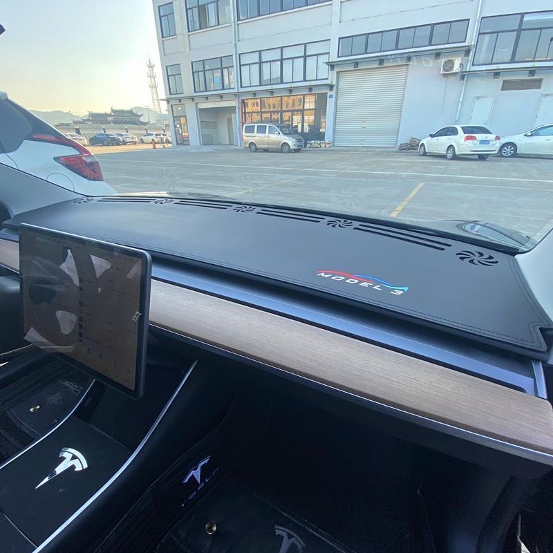 Kožna podložnica za ploču s anti-odsjajem za Tesla Model 3/Y, otisak loga marke, ovlaštena privatna marka