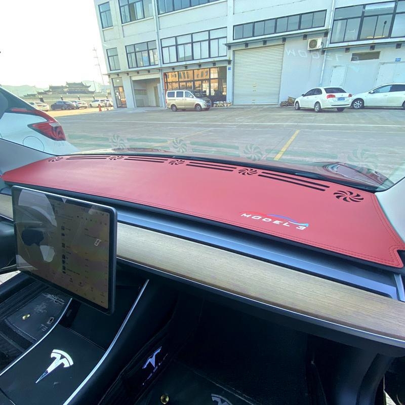 Kožna podložnica za ploču s anti-odsjajem za Tesla Model 3/Y, otisak loga marke, ovlaštena privatna marka