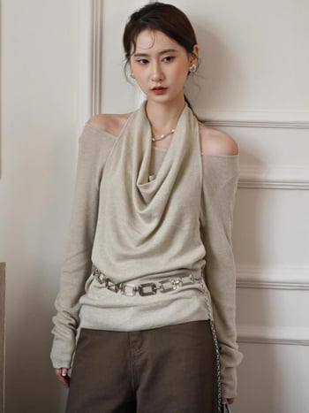 Пуловер във френски стил с ленив дизайн, халтер-яка и люлееща се яка, фиктивен изглед на две части, дълги ръкави, полиестрово плетиво, 90–95% полиестер, шевни детайли, дължина 50–65 cm