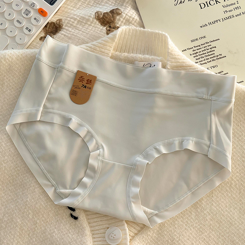 Női Ice Silk alsónemű – középmagas derekú, láthatatlan vonal nélküli, fenéket emelő, lélegző