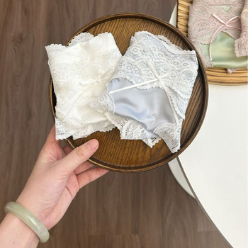 Női csipkés alsónemű, középső derék; fő anyag: nylon csipke; funkciók: lélegző, gyorsan száradó, antibakteriális; kötött anyag; pamut belső bélés