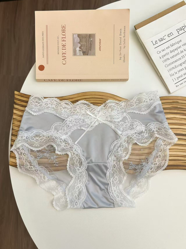 Női csipkés alsónemű, középső derék; fő anyag: nylon csipke; funkciók: lélegző, gyorsan száradó, antibakteriális; kötött anyag; pamut belső bélés