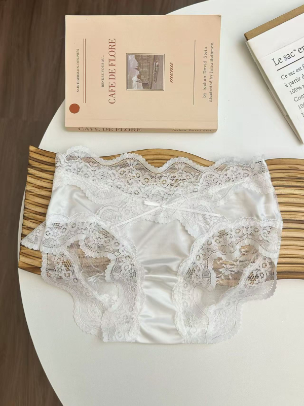 Női csipkés alsónemű, középső derék; fő anyag: nylon csipke; funkciók: lélegző, gyorsan száradó, antibakteriális; kötött anyag; pamut belső bélés