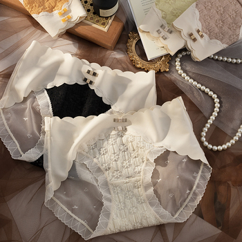 Női csipkés alsónemű Mulberry selyem intimbetéttel, középső derék, légáteresztő háló, fő anyag: nylon 90–95%, 61–70D