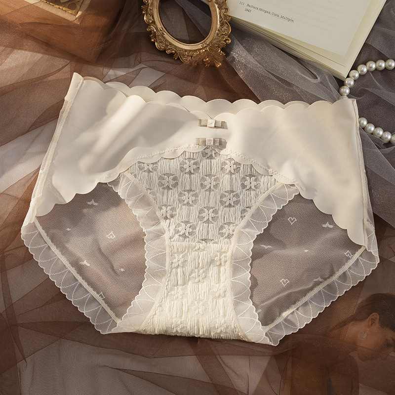 Női csipkés alsónemű Mulberry selyem intimbetéttel, középső derék, légáteresztő háló, fő anyag: nylon 90–95%, 61–70D